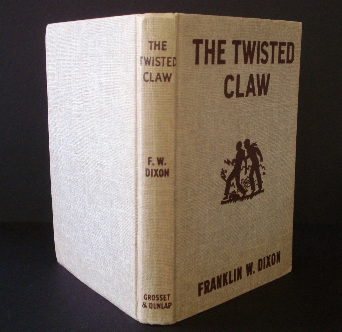 hardy boys the twisted claw A series of museum thefts launch the hardy boys on this baffling mystery rare collections of ancient pirate treasure are being stolen, so frank and joe are asked to. hardy boys the twisted claw A series of museum thefts launch the hardy boys on this baffling mystery rare collections of ancient pirate treasure are being stolen, so frank and joe are asked to.