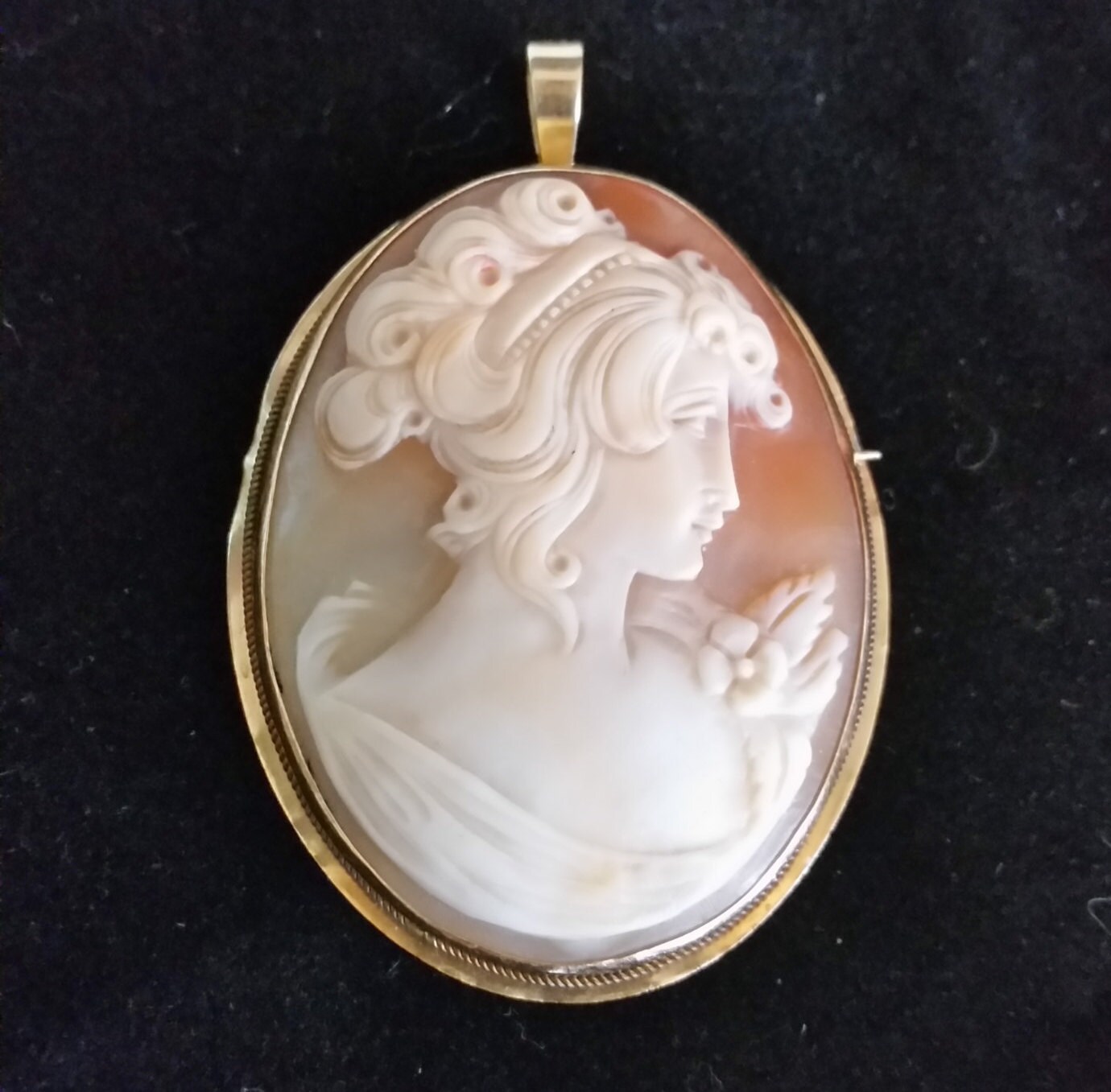 Vintage Hand Carved Cameo Pendant/Brooch by YanisBoutique on Etsy