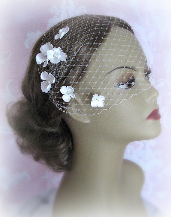 Items similar to Wedding Birdcage Veil with Flowers, Vintage Style