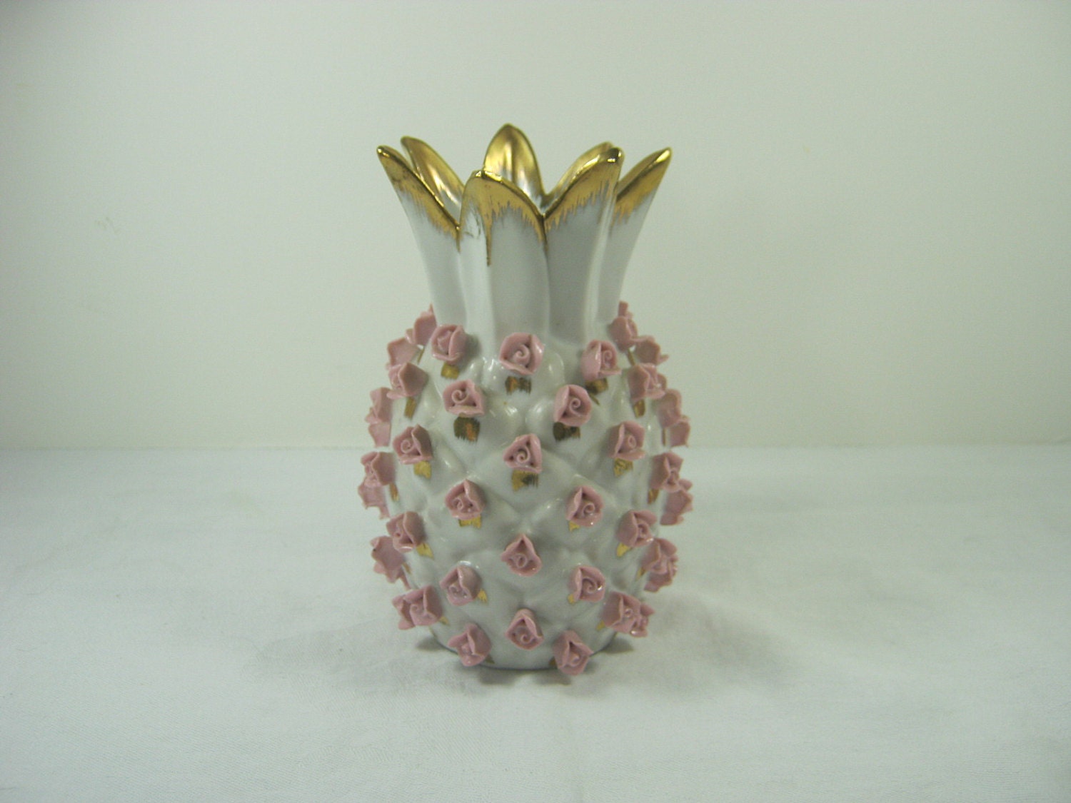 Vintage PINEAPPLE Flower VASE w/ Pink Rosebuds Gold Trim Roses