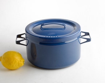 Finel pot with lid dark blue – Seppo Mallat Arabia Finland stock pot – Mid-Century Scandinavian enamelware