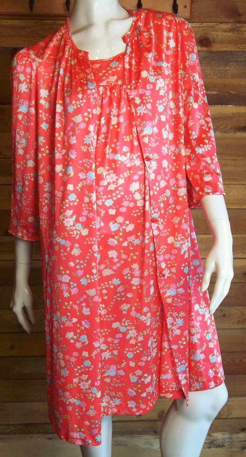 Vintage Lingerie VANITY FAIR Red Floral Nightgown and Robe Set