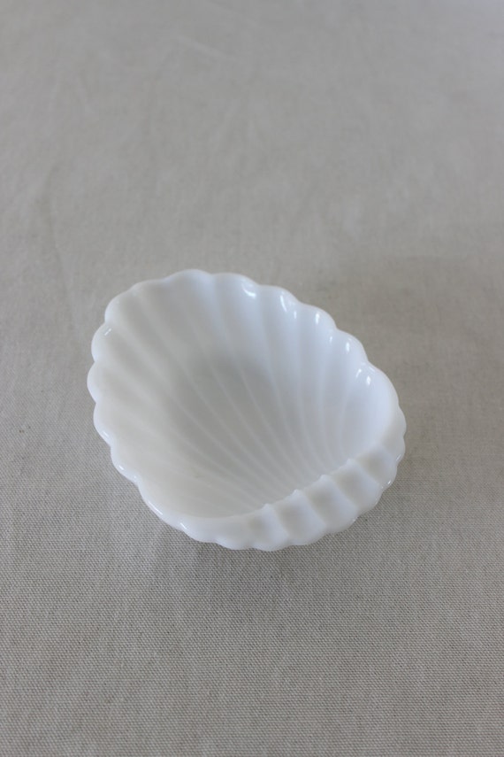 Vintage Shell White Milk Glass Soap Dish by botanyboutique on Etsy