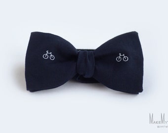Bicycle Bow Tie / Men's Navy Bow Tie With White Bikes / bike bow tie / cotton bow tie / casual bow tie / navy blue bow tie