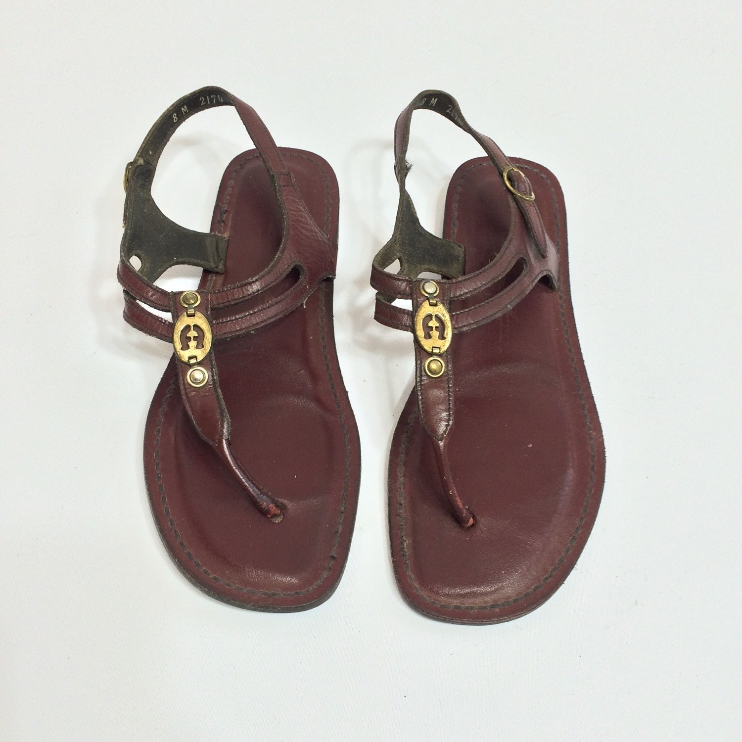  70s  Leather  Thong  Strap Sandals  size 8 Etienne Aigner Low Heel