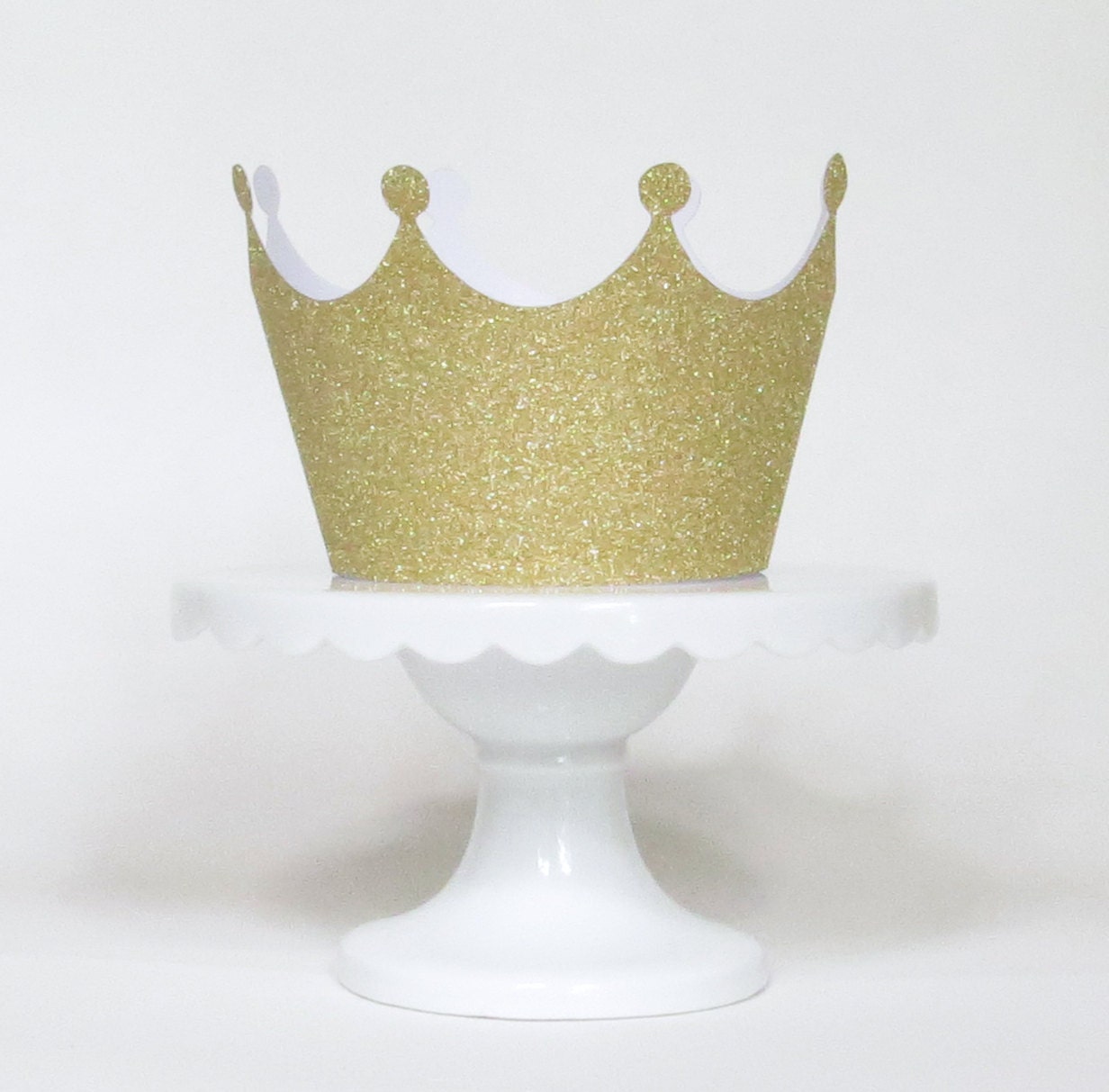 Crown Cupcake Wrappers. UNIQLED Pack of 50 Crown Vine Lace Cut Bake