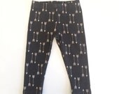 Charcoal unisex arrow leggings Supayana