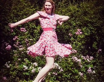 Vintage Red Floral Dress / 1960s Mini Dress / Cotton Floral Sleeveless Dress / Vintage Red White and Blue Dress