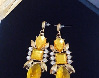 Items similar to Bee Earrings Vintage Antique Brass Finish Charms on Dangle Wires Costume ...