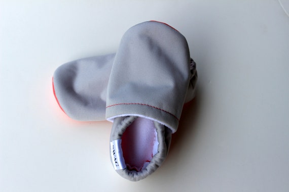 infant soft sole shoes