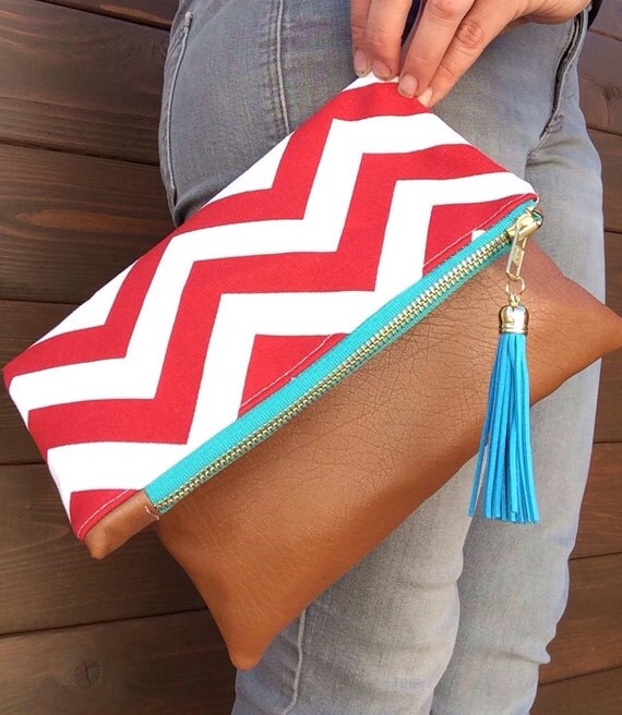SQUARE TASSEL CLUTCH
