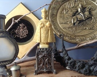 VINTAGE GLASS...3 glass pressed feet for by madeforfun on Etsy