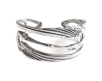 Kiss Bird Bracelet
