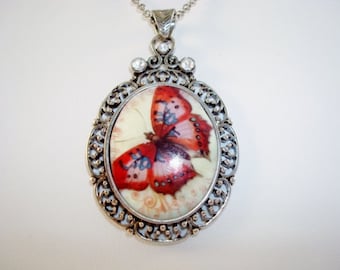 Lovely Silvertone Butterfly Pendant Necklace