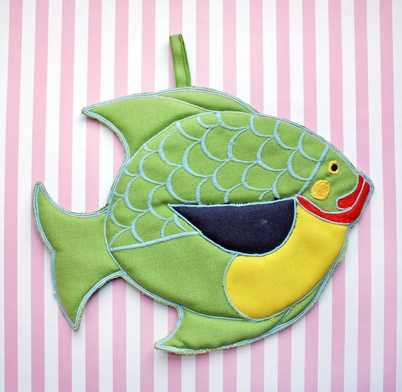 Items similar to Vintage Green Fish Novelty Pot Holder on Etsy