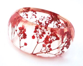 Size Large Red Resin Bangle. Pressed Flowers. Red Baby's Breath. Resin Jewelry. Personalized Gift. Engraved Mom. Resin Bracelet