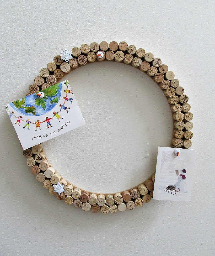 Wine Cork Card Wreath Picture Holder Bulletin Board - Holiday Everyday Decor, Great Gift Idea