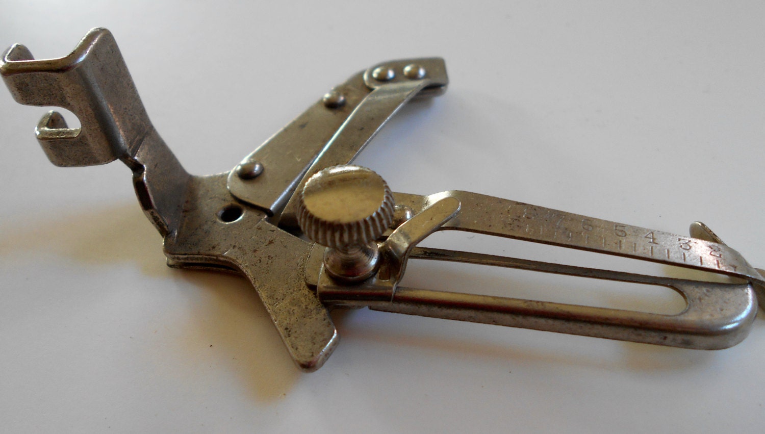 Singer 35931 Adjustable Hemmer foot sewing machine