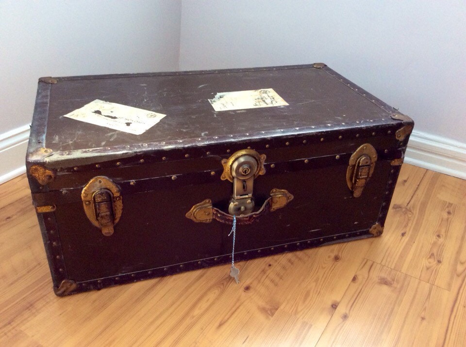 Vintage Fifties Trunk Footlocker Working lock and key storage coffee