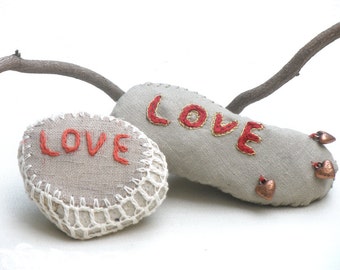 Natural Wedding Favors Inspirational Decor, Romantic Shabby Chic Wedding, Ring Bearer pillows Alternative, Crochet Lace Stone