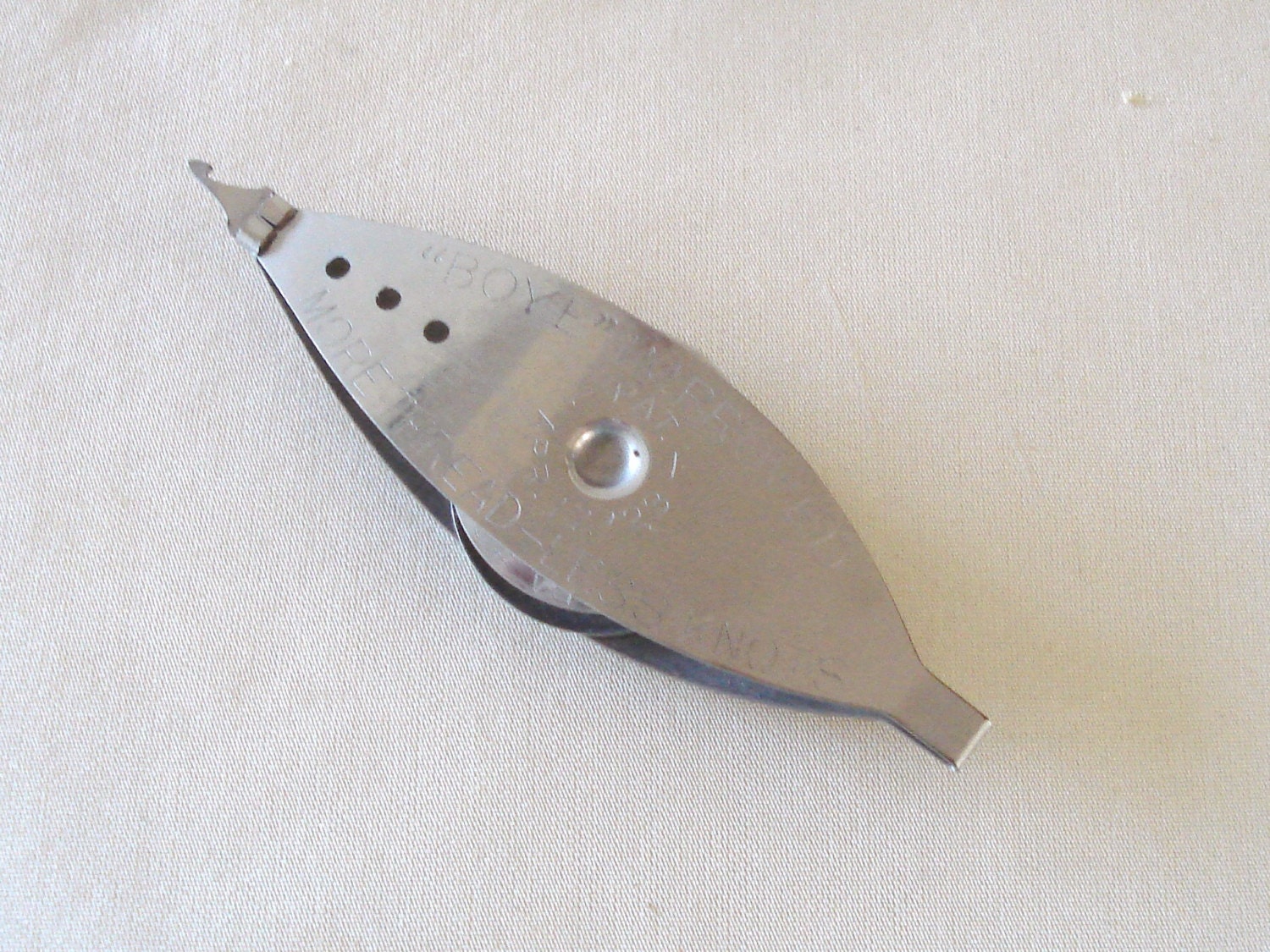 BOYE Needle Co Stainless Steel Tatting Shuttle With Removable