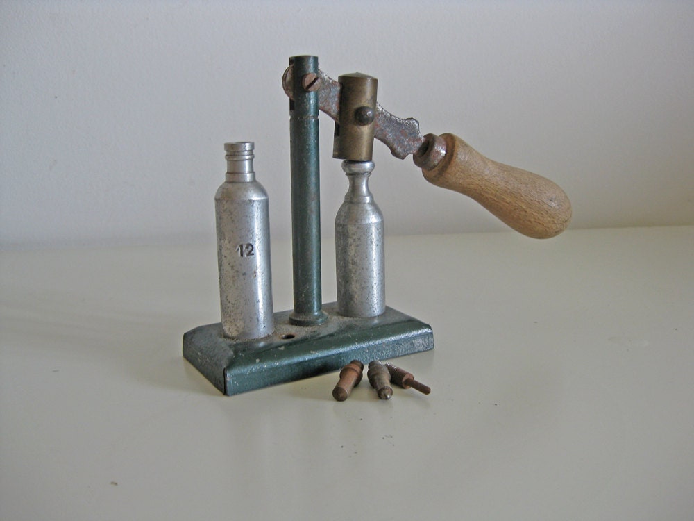 3 size hole punch, vintage French hole puncher Haute Juice