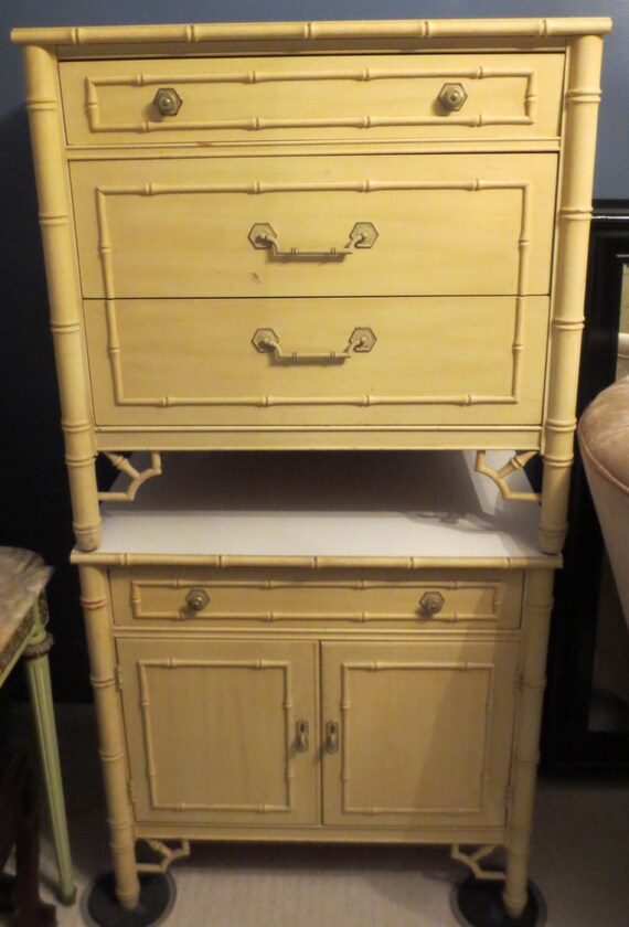Pair of Thomasville Faux Bamboo Nightstands/Gentlemen's