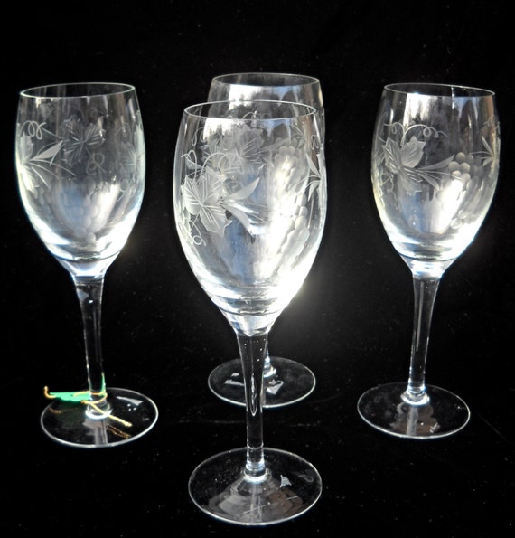 Vintage Wine Glasses Lovely Etched Glass Grapes by SparkleBettie