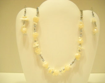 Vintage Mother Of Pearl Demi Parure (Choker & Earrings ) (1111)