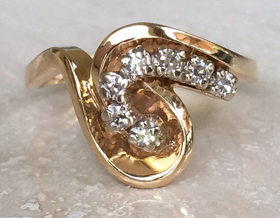 14k freeform wedding rings