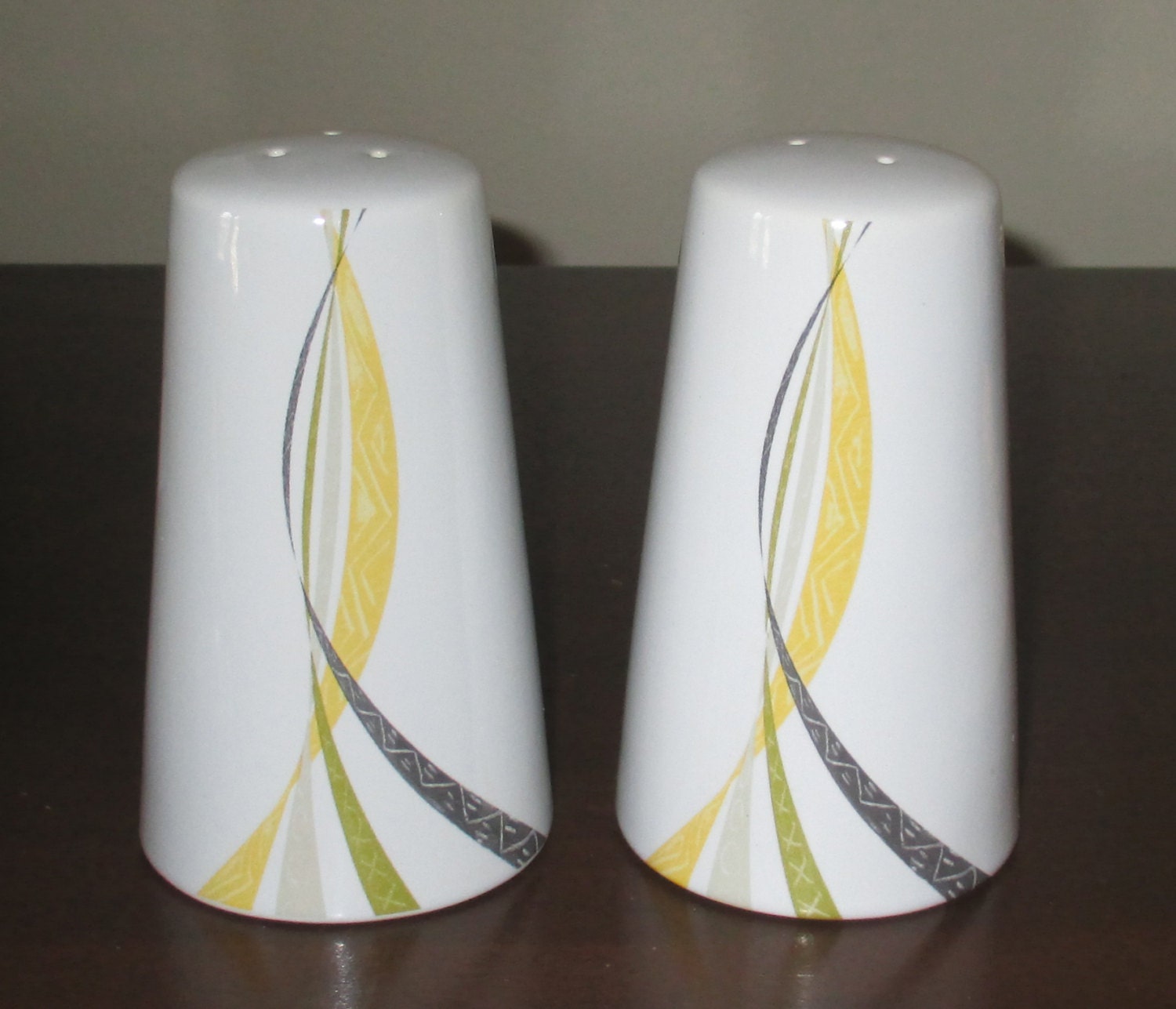 Sale Corelle Lifestyles LINEA salt pepper shakers TRUE PAIR yellow grey
