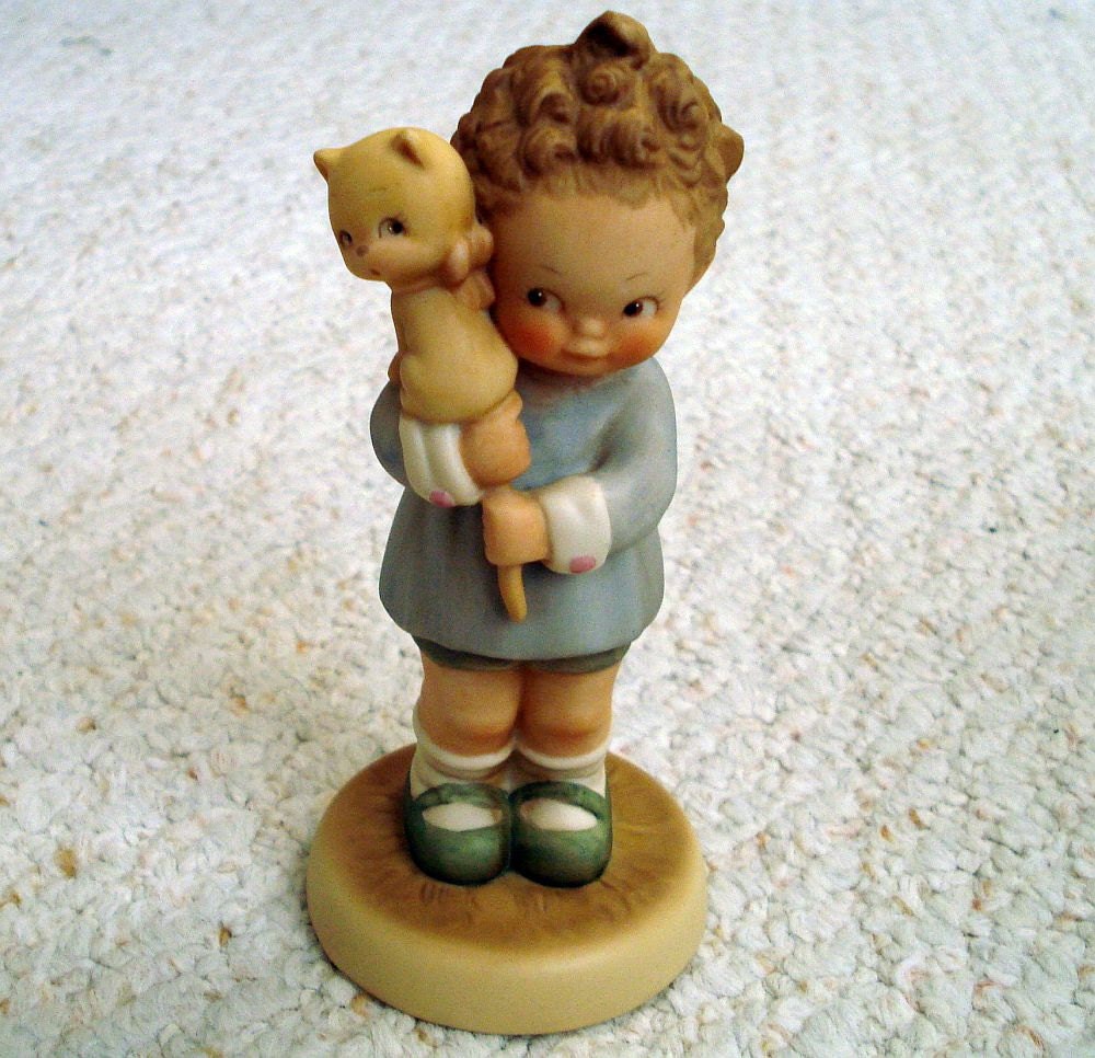 Enesco Memories Of Yesterday Porcelain Figurine Hang on