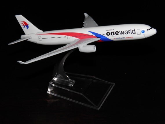 1 460 airbus a330 malaysia airlines one world metal by dmcgifts 1 460 airbus a330 malaysia airlines one world metal by dmcgifts