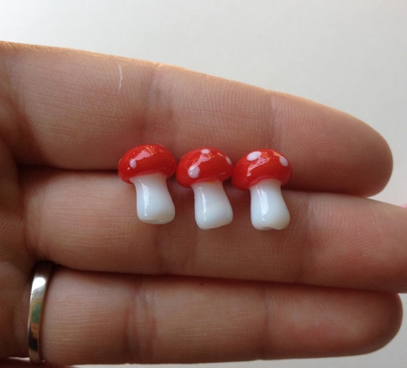 Glass Mushroom Beads 10 pcs by BohemianBeading on Etsy