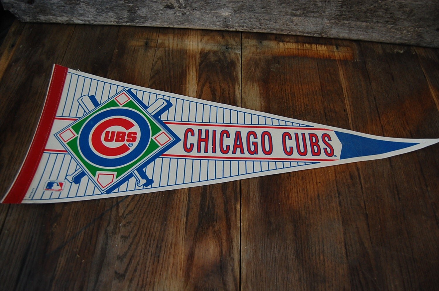 vintage Chicago Cubs felt pennant 30 x 12 MLB souvenir