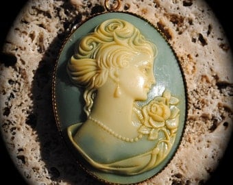 Vintage Cameo Necklace Vintage Green Cameo Pendant Mom Holiday Gift