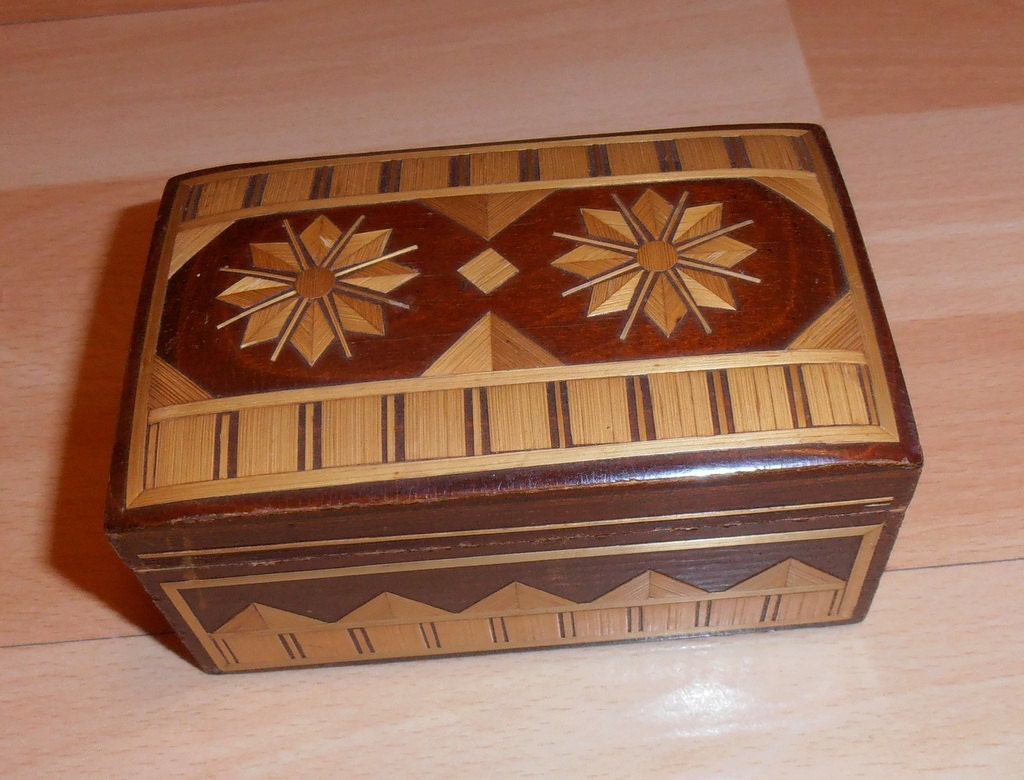 Russian Straw Inlay Boxes 32