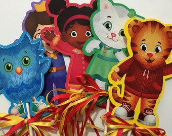 x7 Daniel Tiger's Neighborhood Inspired Centerpieces with ribbons