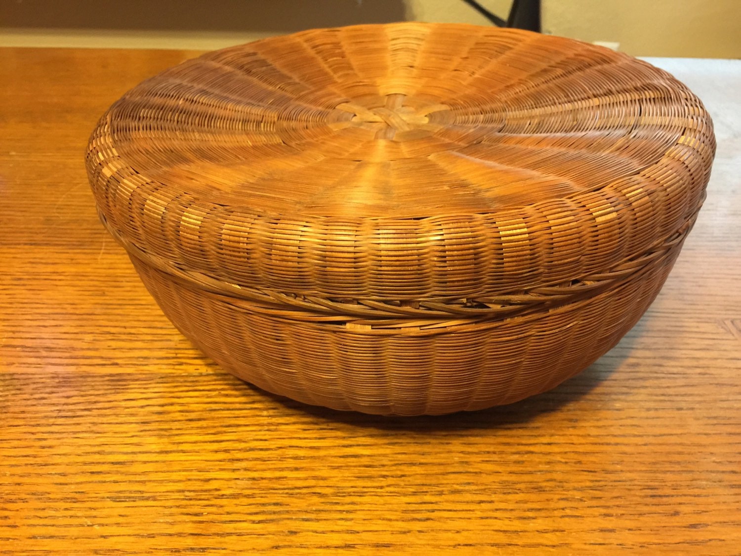 Brown woven grass round basket with lid by CunningVintageCo