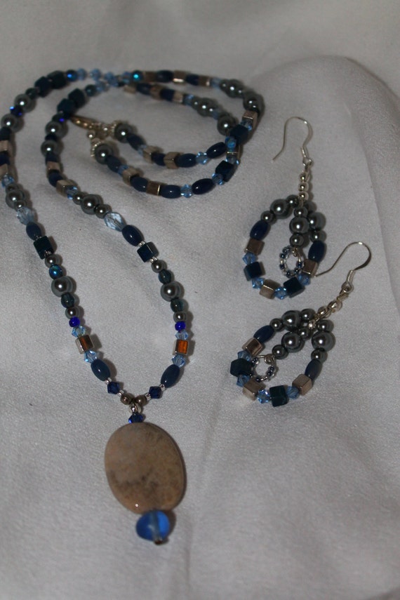 Items similar to beaded necklace and earring set on Etsy