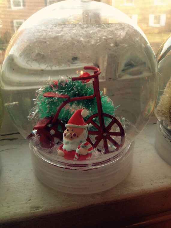 Items similar to Christmas snow globe on Etsy