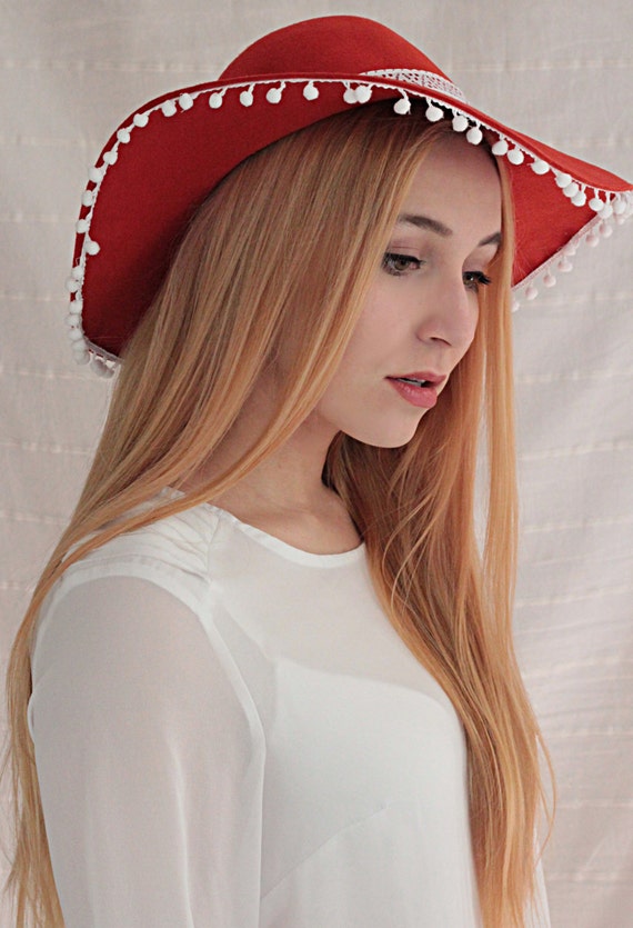 <b>Daisy Days</b> Orange Floppy Hat with white PomPoms and a Lace Border B-STOCK! - il_570xN.732987736_2cro