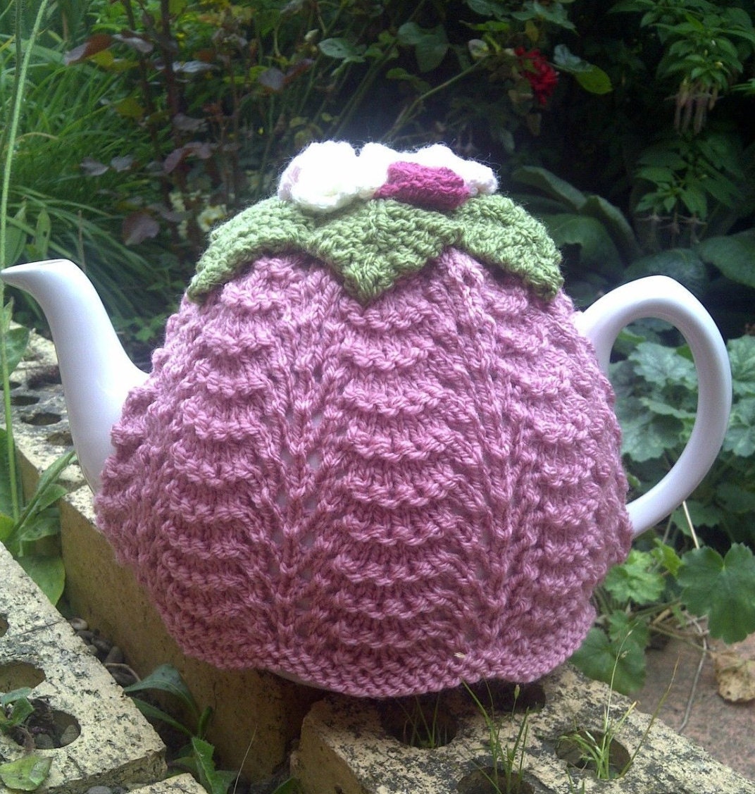 Lovely vintage inspired style Tea Cosy / Cozy. Hand knitted.