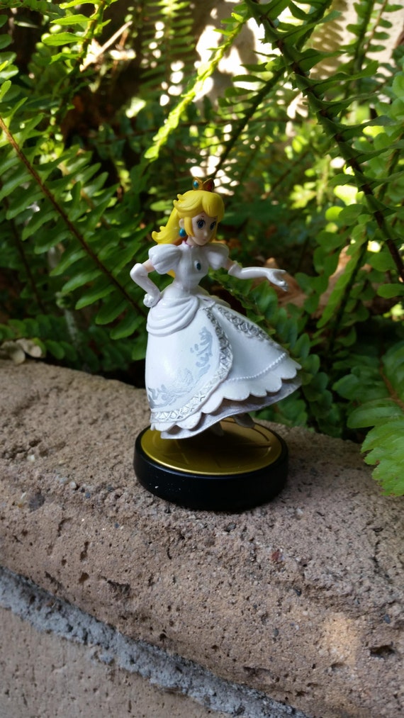 peach wedding dress amiibo