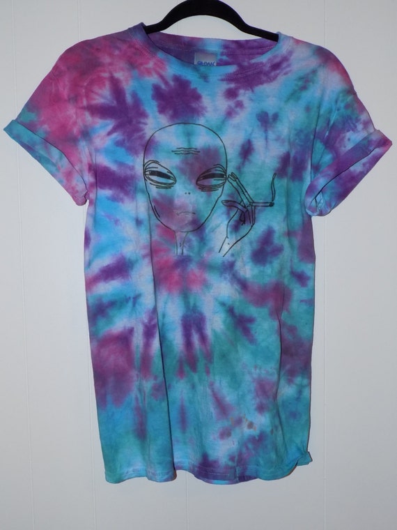 how to make an alien tie dye shirt