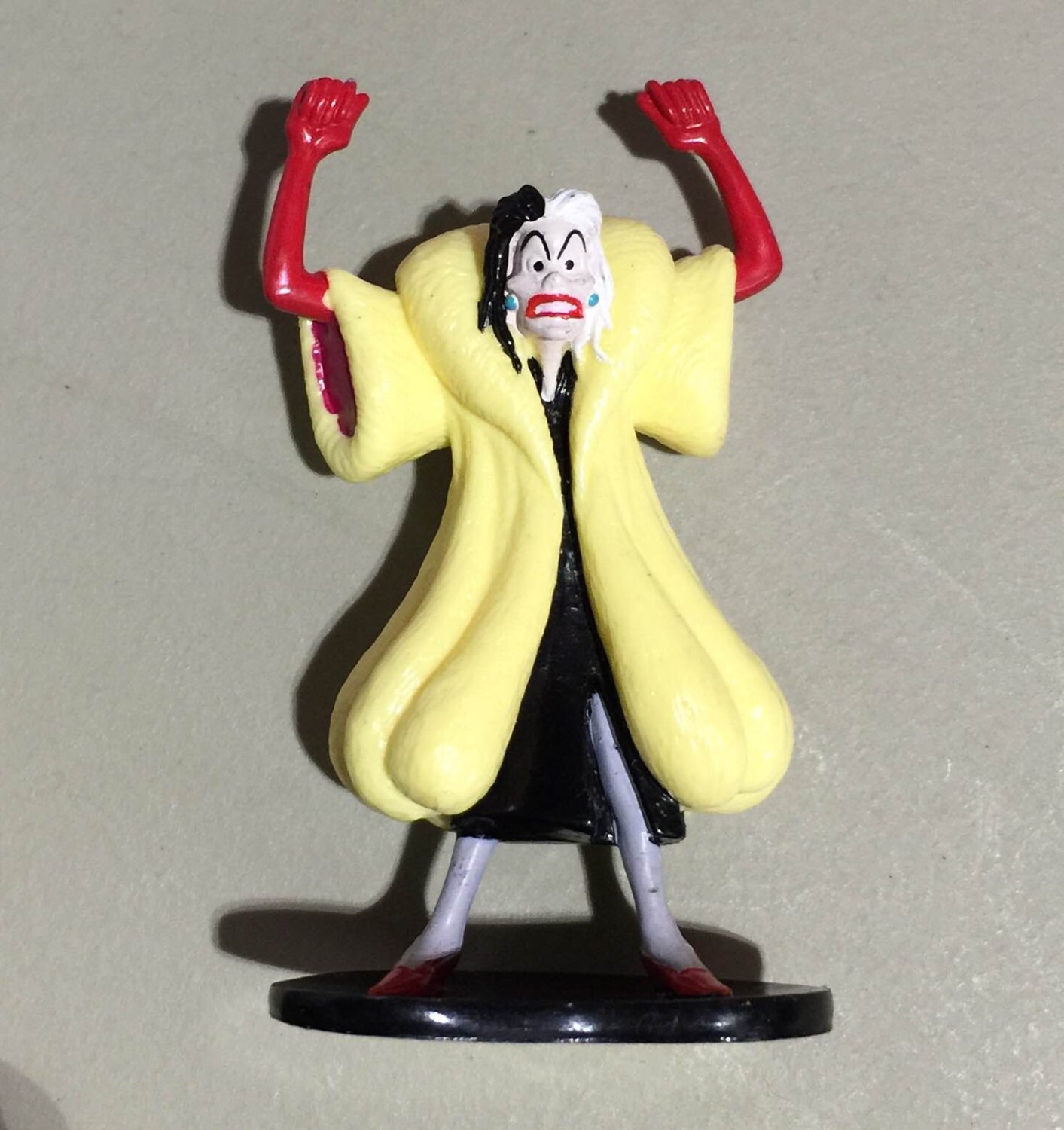 1989 Cruella de Vil Angry Arms 3 Inch PVC Figure from Disneys