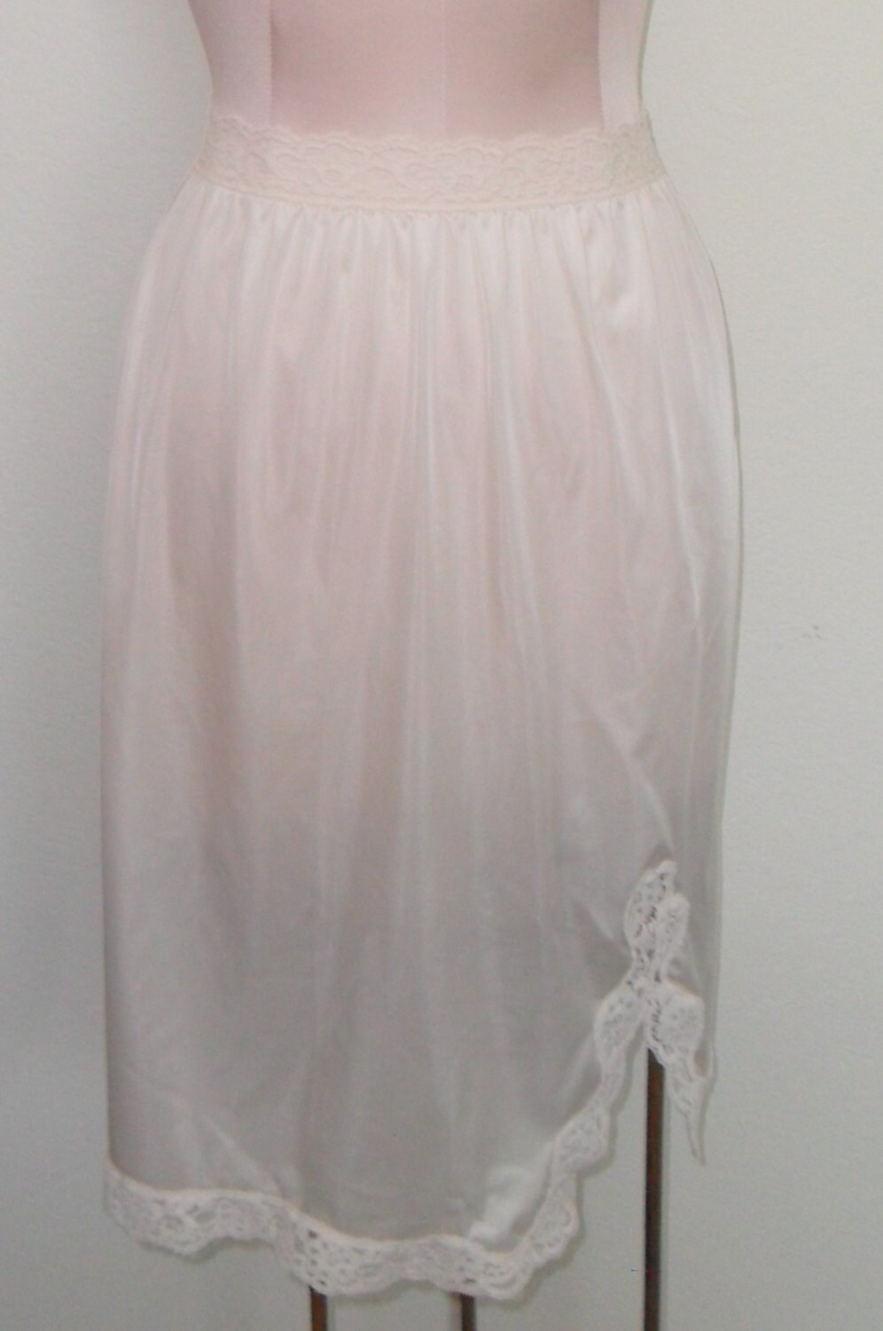 Vintage Half Slip Vassarette Munsingwear by desertgraceboutique