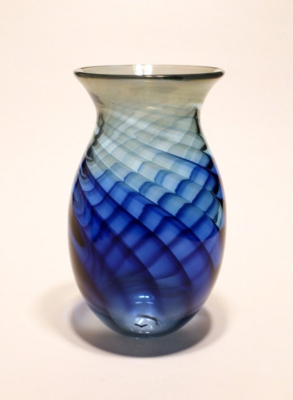 Hand BlownOmbre SwirlGlass Vase