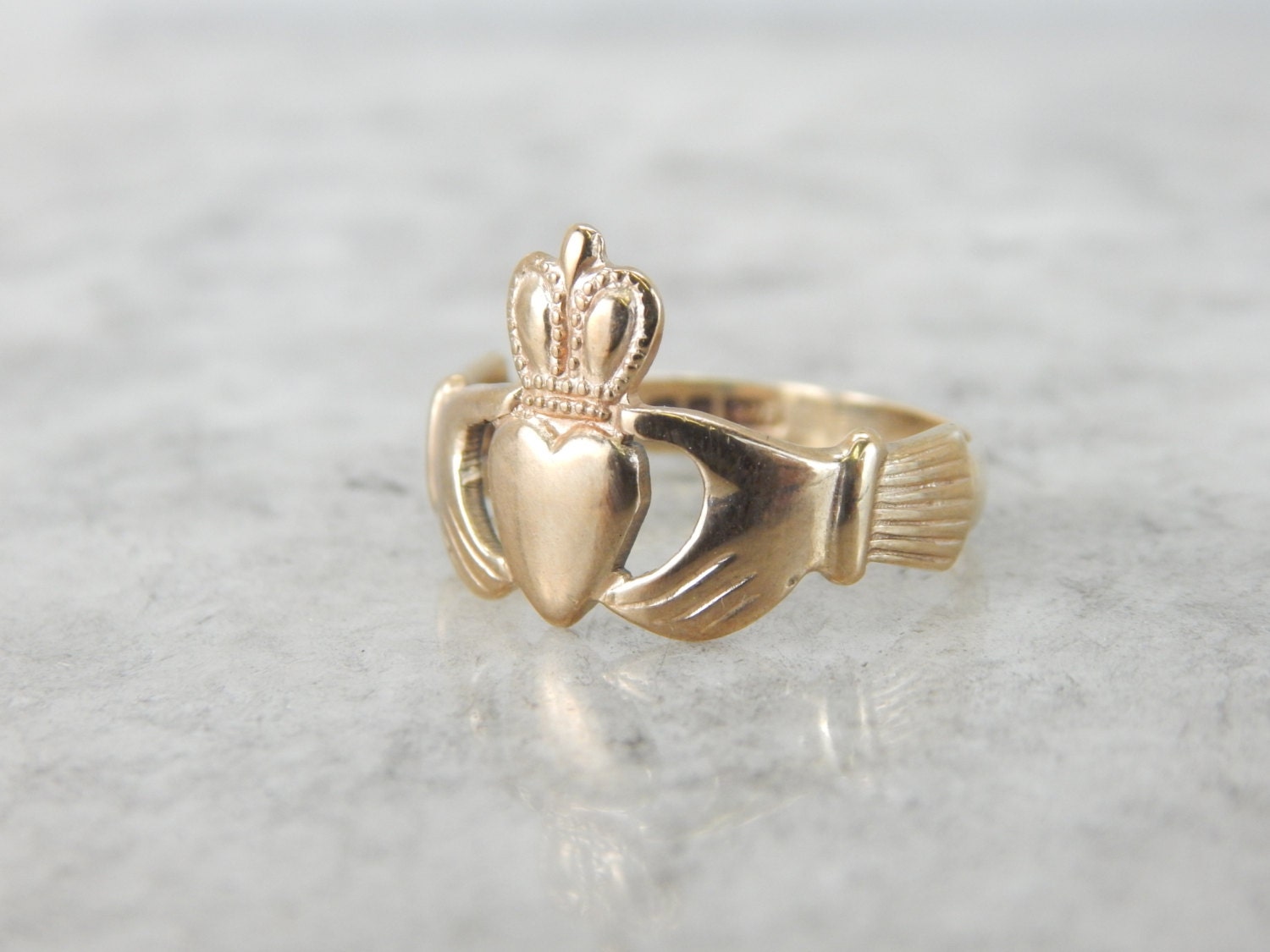 9K Yellow Gold Claddagh Ring Vintage Irish Wedding Unisex