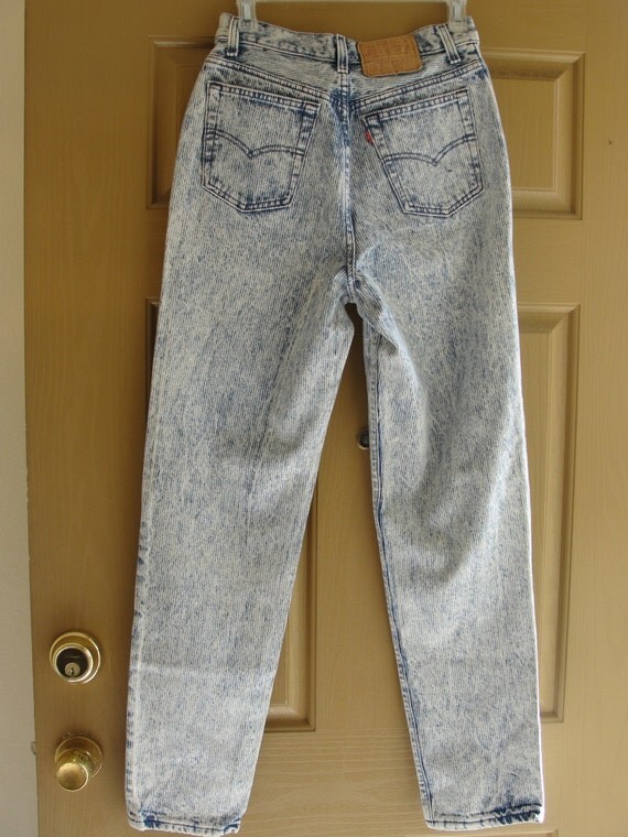 Vintage acid washed 1980s 1990s levi's denim jeans womens
